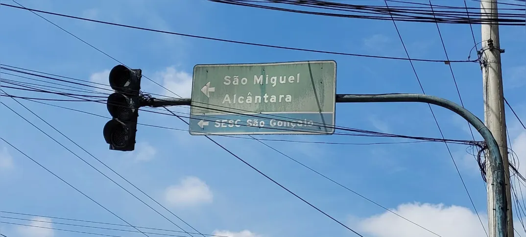 Imagem ilustrativa da imagem Semáforos desligados aumentam risco de acidentes no Mutuá