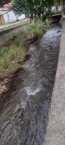 Imagem ilustrativa da imagem Moradores da Brasilândia alertam sobre entulho e lixo em canal