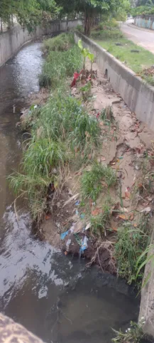 Imagem ilustrativa da imagem Moradores da Brasilândia alertam sobre entulho e lixo em canal