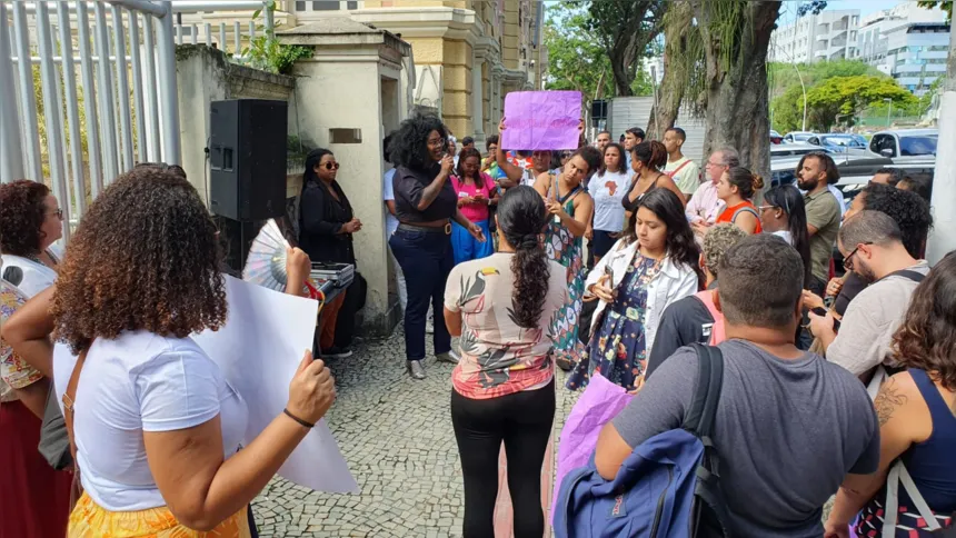 Manifestação foi realizada em frente ao Fórum de Niterói para pedir  justiça por Danilo Félix