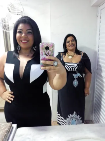 A jornalista Renata Sena com sua mãe, Rosemary dos Santos