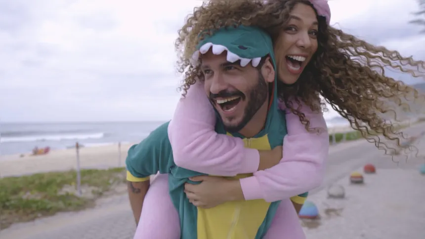 Clipe foi gravado em praia do Rio de Janeiro