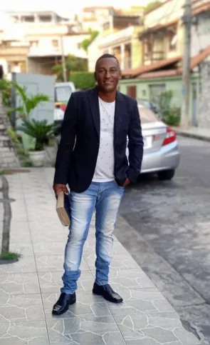 Aos 49, Wallace Silva conta que esforços do trabalho têm começado a pesar