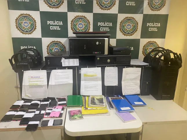 Polícia apreendeu materiais utilizados no 'call center'