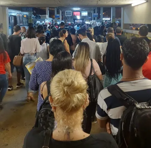 População esperou por horas por um ônibus no Terminal