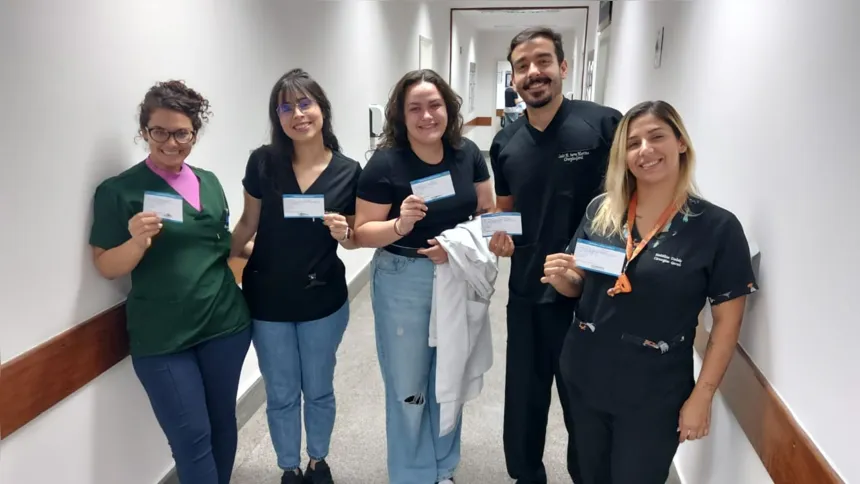 Imagem ilustrativa da imagem Hospital Alberto Torres e UPA imunizam funcionários contra variantes do coronavírus