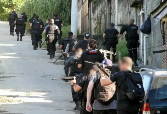 Imagem ilustrativa da imagem Polícia do Rio mata três vezes mais que a de SP, aponta estudo do Instituto de Segurança Pública