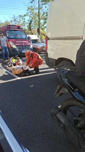 O corpo de bombeiros foi chamado para socorrer as vítimas