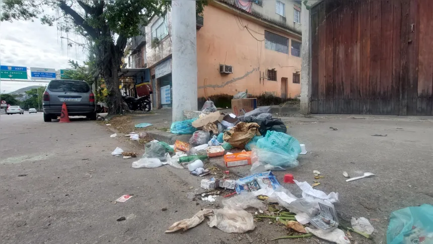 Moradores relatam que é comum encontrar lixo pelas ruas
