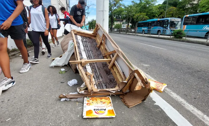 Resíduos vão desde sacola plástica até sofá velho