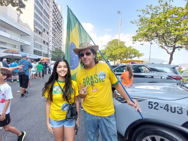 Pai e filha no ato político de Jair Bolsonaro, em Icaraí