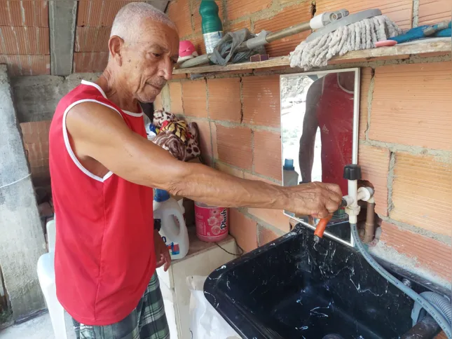 Imóvel é o único na rua sem água, segundo moradores