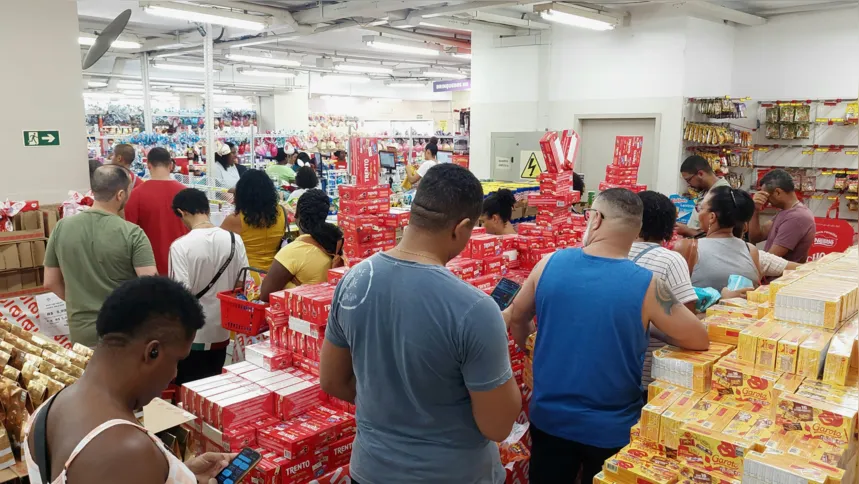 Filas indicam que alta nos preços do chocolate não afastou totalmente o consumidor