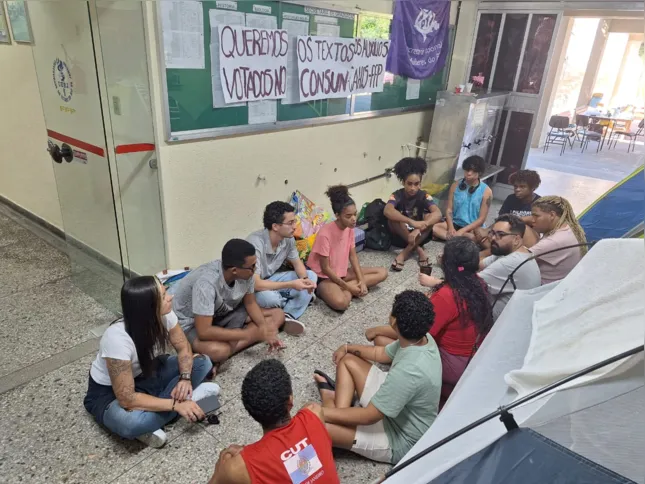 O principal foco dos estudantes com o protesto e ocupação é a revogação da Aeda 038