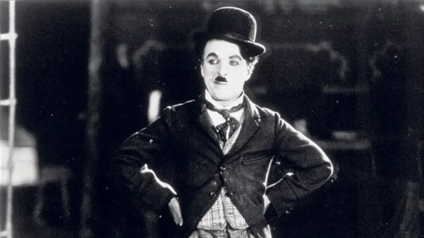 Chaplin era um artista versátil, e além de ator, exercia as funções de cineasta, comediante, músico, entre outros