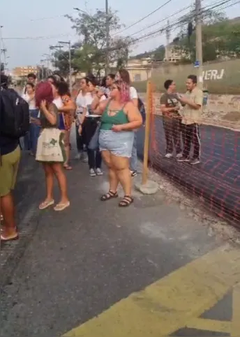 Também houve protestos em frentes à Uerj do Paraíso, em São Gonçalo