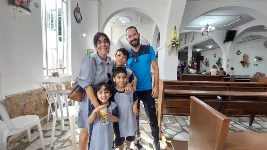 A família de Poliana e Leonardo esteve presente para celebrar o Dia de Nossa Senhora de Fátima