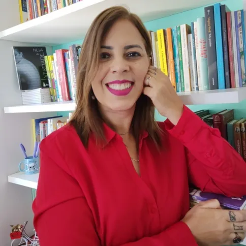 Professora, analista de educação e escritora Yonara Costa