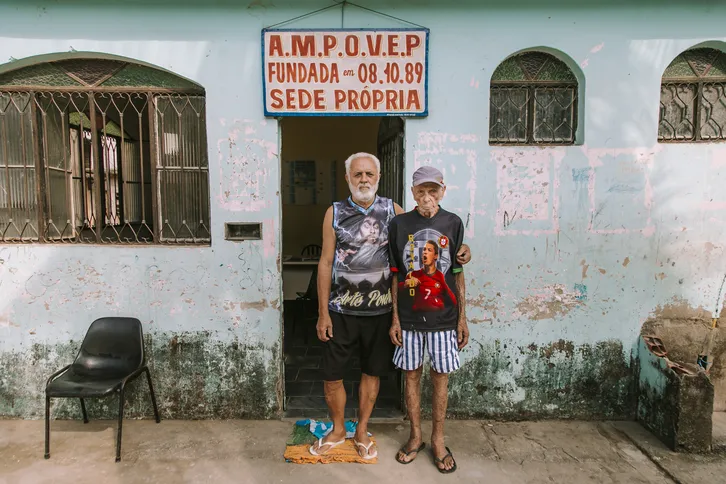 Durval e Benedito na Associação de moradores e pescadores