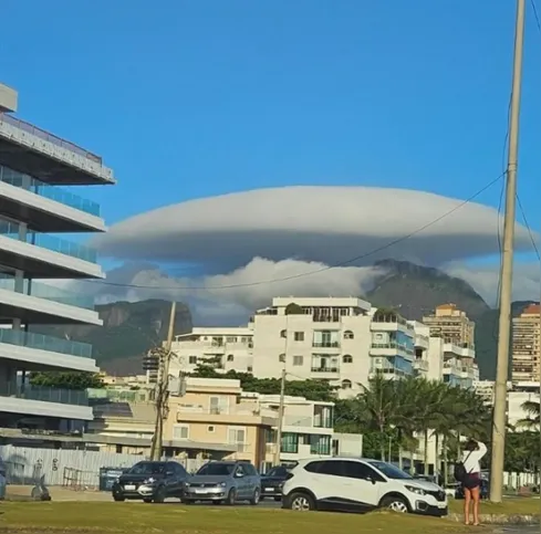Outra nuvem lenticular chamou a atenção de moradores do Rio no final do ano passado