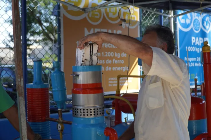 No Ecoponto, são aceitos materiais recicláveis de plásticos,papéis, papelão, vidro, metais, ferro , eletros e óleo de cozinha