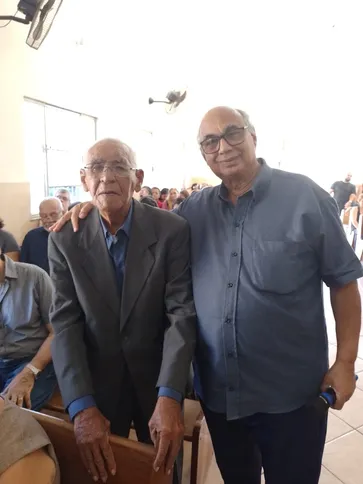 Sr. Jorge com Pastor Leônidas em culto na Igreja