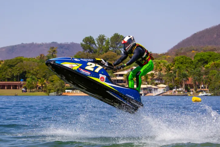 Imagem ilustrativa da imagem Em visita a Niterói, campeão mundial de jet-ski comenta trajetória no esporte