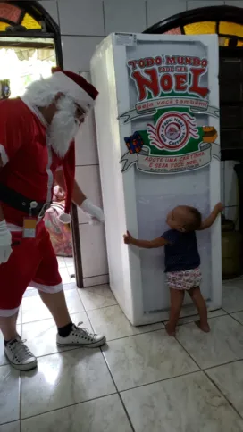 Imagem ilustrativa da imagem Família com 6 crianças ganha geladeira do Papai Noel dos Correios em SG; vídeo