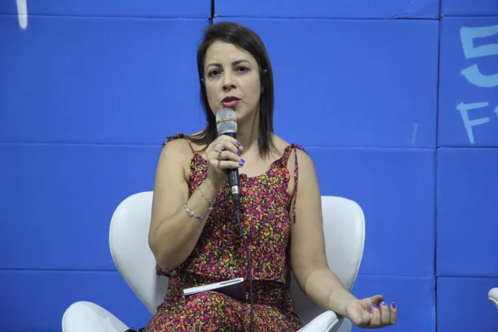 Yonara Costa, professora e escritora