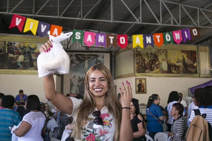 Andressa conseguiu casar com as bênçãos de Santo Antônio