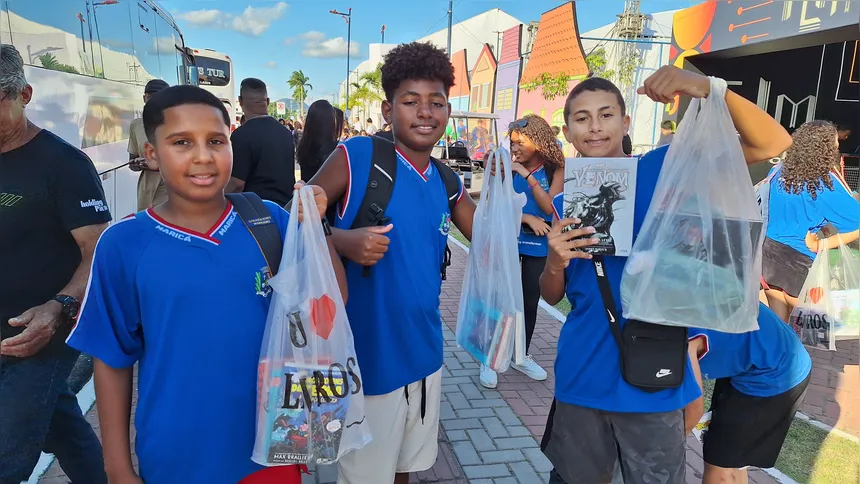 Alunos da rede municipal ganharam voucher com 200 mubucas para comprar livros