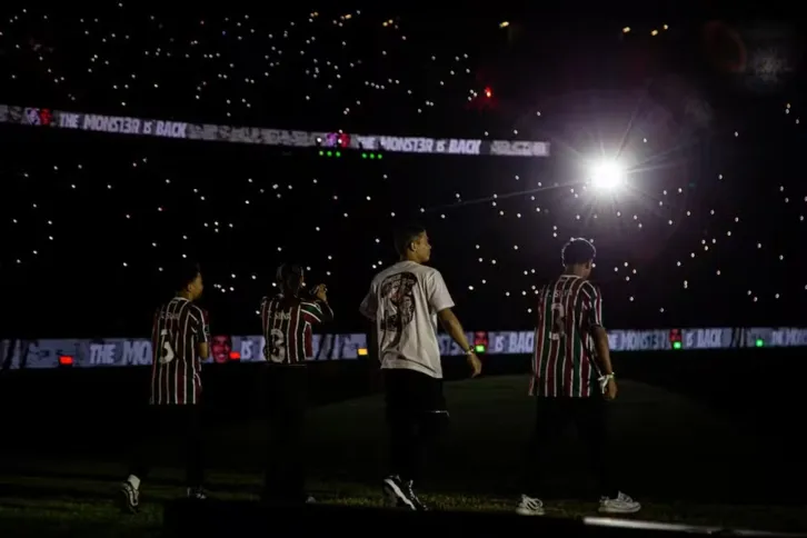 O público de 55.215 pessoas superou o recorde anterior, que pertencia ao Corinthians, com 50.120 torcedores presentes na apresentação de Ronaldo Fenômeno em 2009