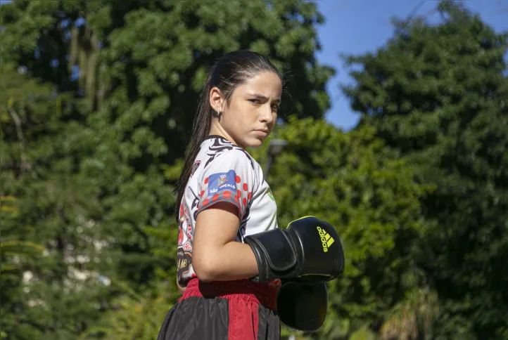 "Quando conheci o kickboxing, eu me apaixonei", destaca jovem