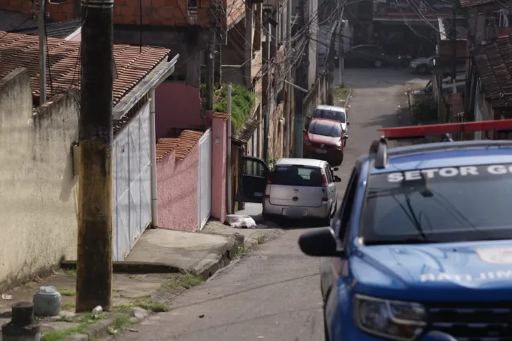 O corpo do homem estava, inicialmente, coberto por um saco transparente