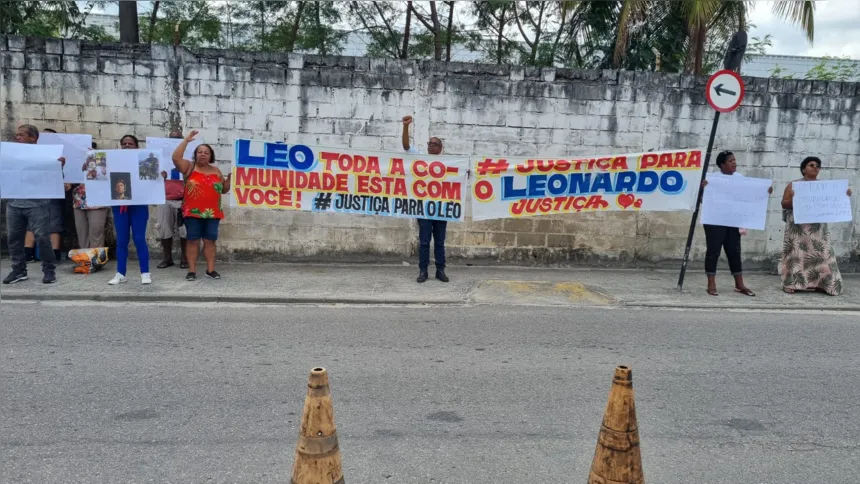 "Eu tô fazendo tudo que eu posso, estou lutando", conta mãe do rapaz