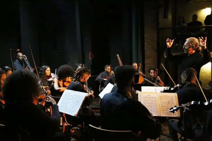 Orquestra da Grota se apresenta no Theatro Municipal de Niterói