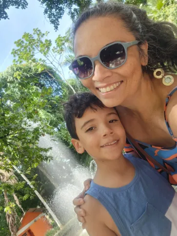 Stella Campelo é mãe solo do Miguel, de 7 anos