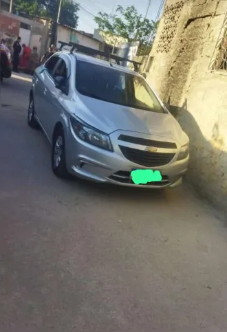 Carro foi encontrado no local do crime