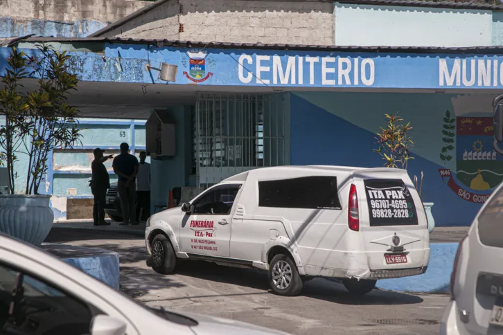 O velório aconteceu na Capela São Miguel da Paz e o corpo foi sepultado por volta de 13h no Cemitério São Miguel, em São Gonçalo