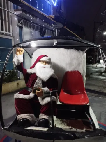 Toda a família se envolve no processo de decoração, desde os mais velhos até os mais novos