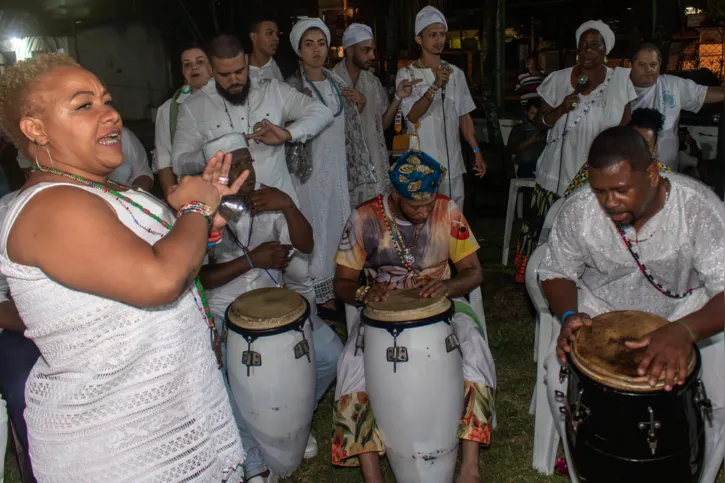 Encontro conta com feira de artesanato, gastronomia e gira de umbanda