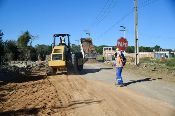 A via, que terá mais de 6km de melhorias, vai receber mais de R$ 12, 5 milhões de investimentos em drenagem e pavimentação.