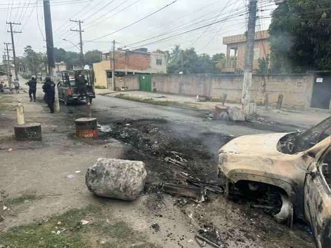 Imagem ilustrativa da imagem PM retira barricadas no Salgueiro, em São Gonçalo