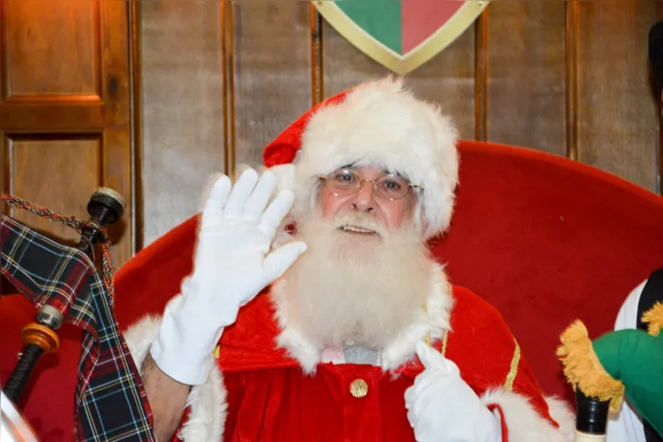 Para receber o Papai Noel, haverá um cortejo que percorrerá o shopping