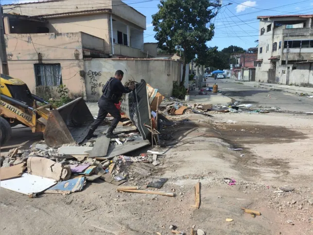 Ação aconteceu em três ruas diferentes do bairro