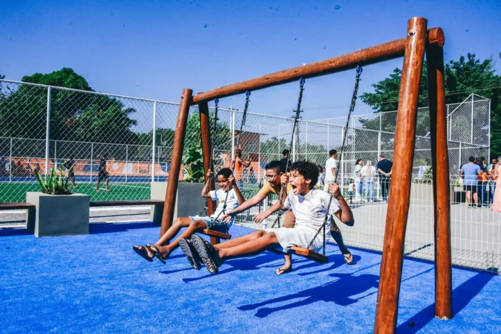 A revitalização da praça contou com recuperação da estrutura, pintura, implantação de parquinho com brinquedos