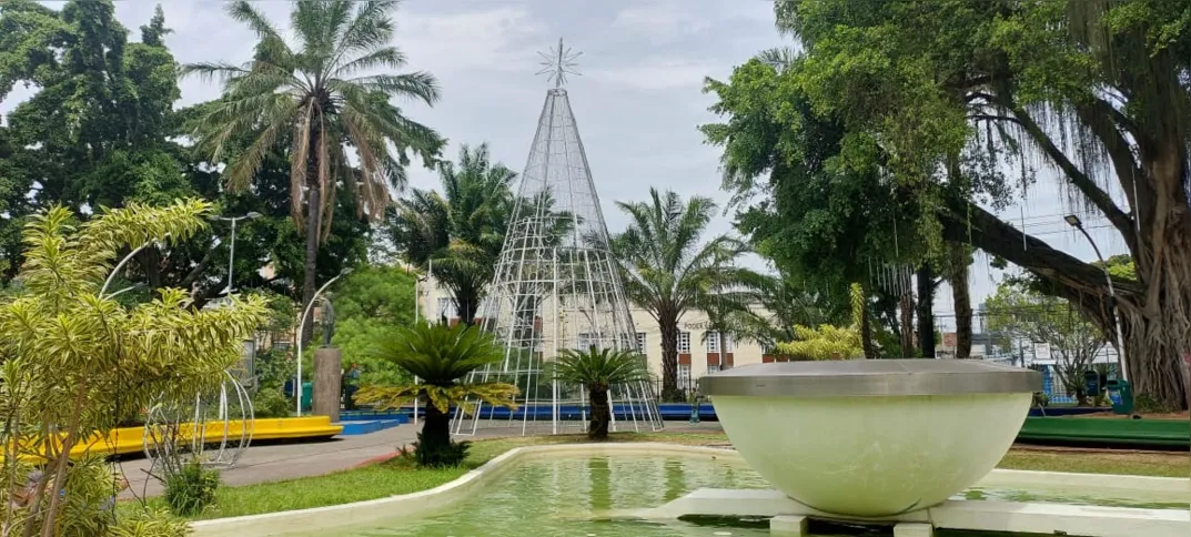 Além da iluminação da árvore de Natal, a Praça também irá receber a apresentação da Orquestra Municipal e chegada do Papai Noel