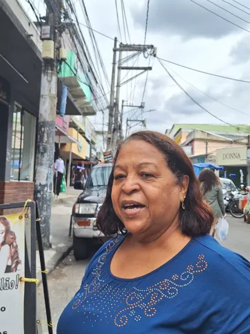 A costureira fala que já perdeu eletrodomésticos por causa do pico de luz