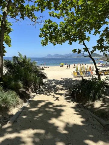 Imagem ilustrativa da imagem Refúgio e calmaria: Praia do Sossego é um verdadeiro tesouro niteroiense