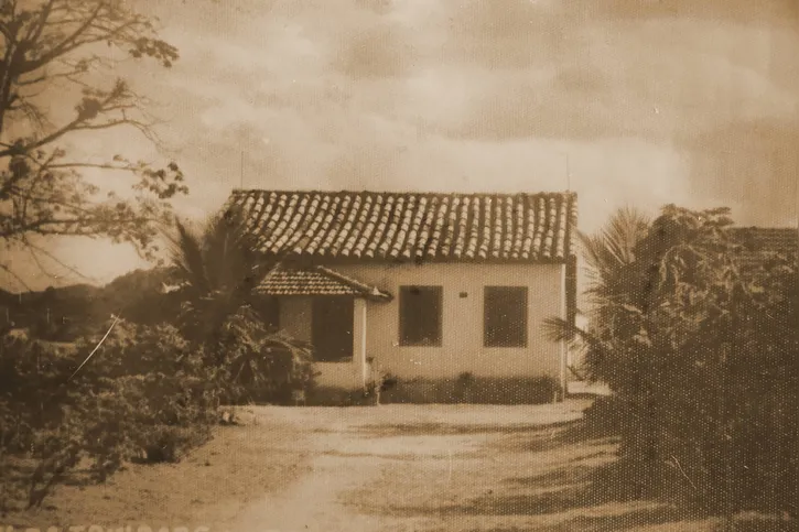 Pequena e antiga casa onde Joaquim e Marlene inauguraram a primeira instituição de ensino